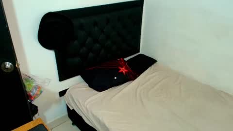 Snapshot of kevinkewma chatting on April 16, 2026, 1:34 pm kevinkewma online show from April 16, 2026, 1:34 pm