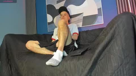 Snapshot of kevinn_blue chatting on November 14, 2025, 12:59 pm Sexy Hot Kevin online show from November 14, 2025, 12:59 pm