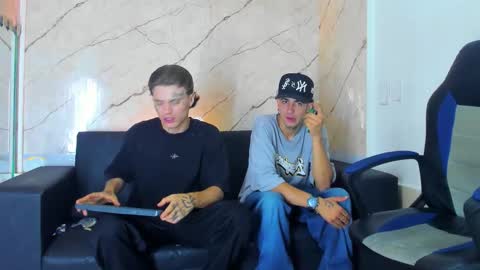 kevinperlas_ online show from November 16, 2025, 8:25 pm