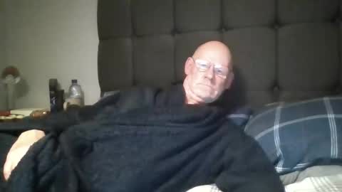 kevlooking4sez online show from April 25, 2026, 12:24 am