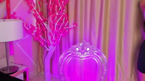 Keyla noa online show from July 15, 2026, 11:37 am