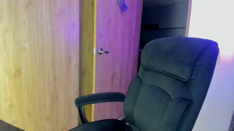 Snapshot of keyn_laurent_ chatting on February 12, 2025, 4:12 am Laura online show from February 12, 2025, 4:12 am