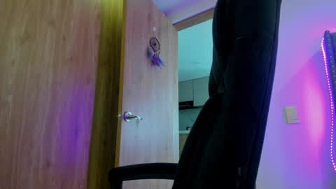 Snapshot of keyn_laurent_ chatting on February 14, 2025, 4:09 pm Laura online show from February 14, 2025, 4:09 pm