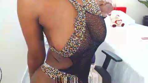 Sandy Saenz online show from November 24, 2025, 11:26 pm