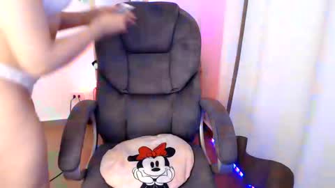 Liss online show from November 12, 2025, 4:24 am