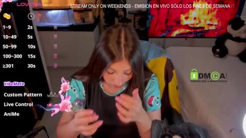 Snapshot of khionebesset chatting on November 13, 2025, 5:50 am Khi. online show from November 13, 2025, 5:50 am