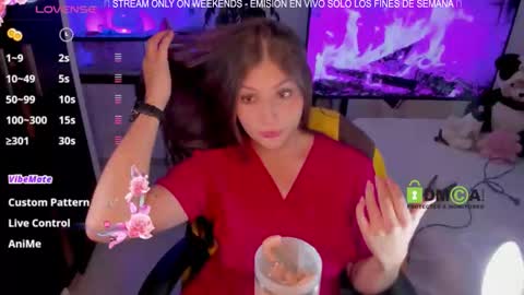 Snapshot of khionebesset chatting on November 23, 2025, 1:05 am Khi. online show from November 23, 2025, 1:05 am