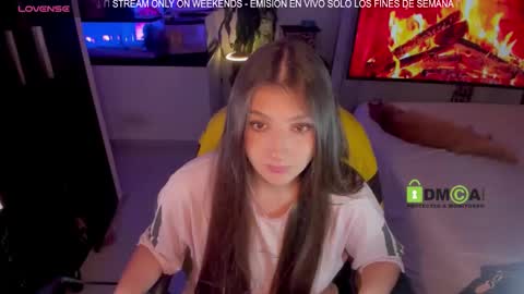 Snapshot of khionebesset chatting on January 11, 2026, 6:40 am Khi. online show from January 11, 2026, 6:40 am