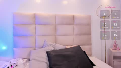 Snapshot of khloe_018 chatting on December 17, 2024, 2:33 pm KHLOE online show from December 17, 2024, 2:33 pm