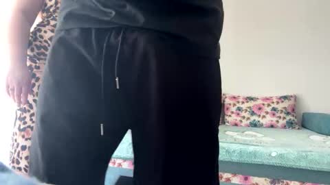 khloekross online show from February 25, 2026, 12:48 pm