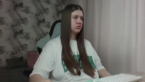 kianna_dior_ online show from March 26, 2026, 9:37 am