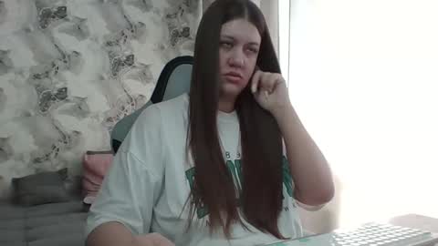 kianna_dior_ online show from April 1, 2026, 10:05 am