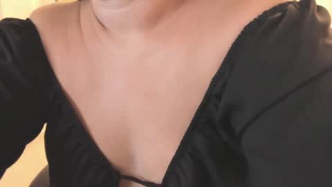 Snapshot of kiara_mirren chatting on October 1, 2025, 2:39 am K I A R A online show from October 1, 2025, 2:39 am