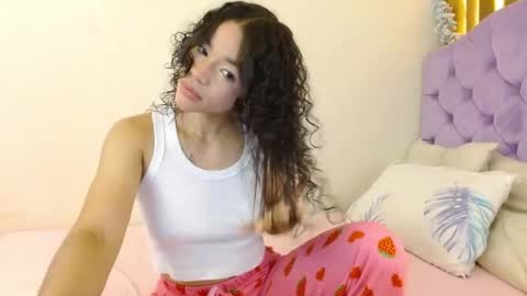 Kiara online show from April 19, 2026, 3:33 pm