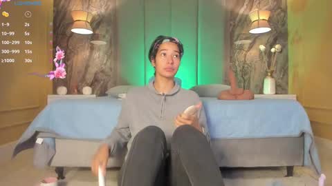 Kim Thompson online show from February 16, 2025, 1:05 pm