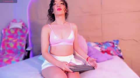 KIM COOPER online show from December 17, 2025, 10:54 am