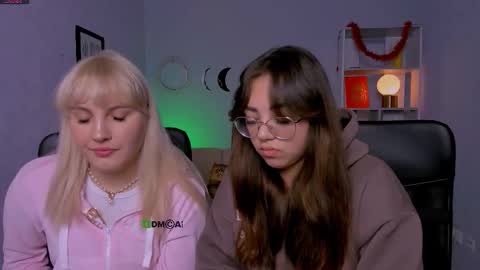 Snapshot of kiki_swan chatting on February 2, 2026, 7:18 am kiki_swan online show from February 2, 2026, 7:18 am