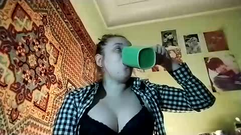 kikibang_ online show from May 15, 2026, 7:32 pm