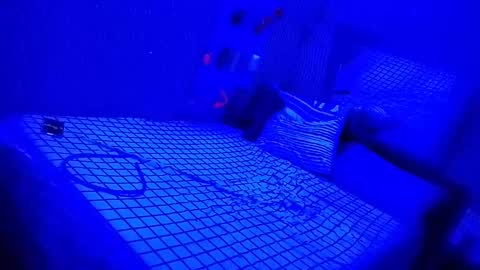 kikilovespartylights online show from October 5, 2025, 4:22 am