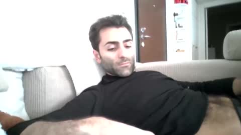 kikkus01 online show from December 15, 2025, 1:37 pm