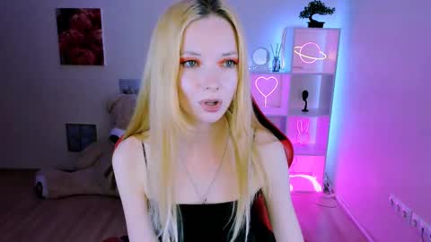 Snapshot of kim_boyd chatting on February 19, 2025, 6:32 pm kim_boyd online show from February 19, 2025, 6:32 pm