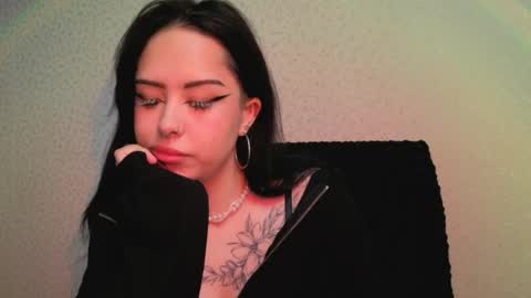 Kim online show from May 19, 2026, 1:56 am