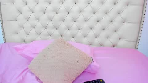 kim_eli online show from February 1, 2025, 7:44 pm