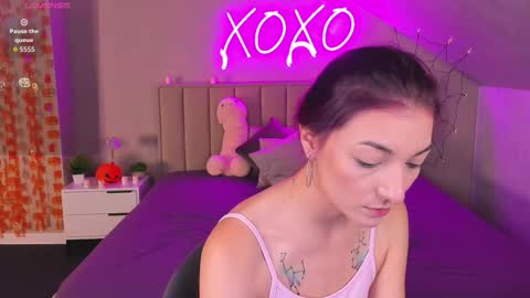 kimberlly_smith online show from November 5, 2025, 1:49 am