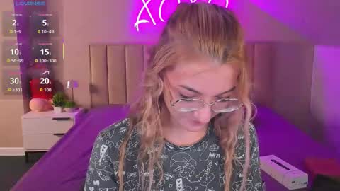 kimberlly_smith online show from November 30, 2025, 1:20 am