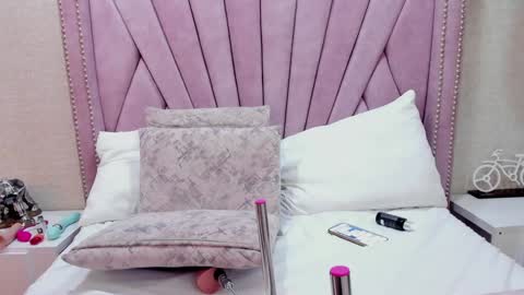 KimBrooks online show from January 2, 2025, 2:46 pm