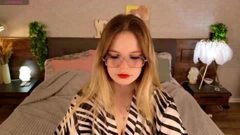 KimEvanss online show from May 2, 2026, 5:34 am
