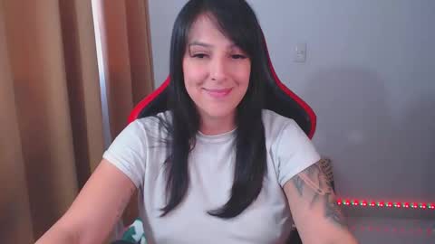 Snapshot of kimflexible_ chatting on February 5, 2025, 7:53 pm Kim 3 online show from February 5, 2025, 7:53 pm