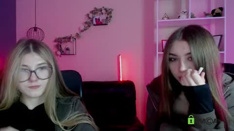 kimi_glow online show from May 2, 2026, 9:31 pm