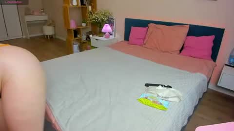 kimkittyns online show from June 20, 2026, 3:20 am