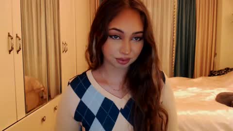 Kim Lee  online show from December 5, 2024, 4:55 pm