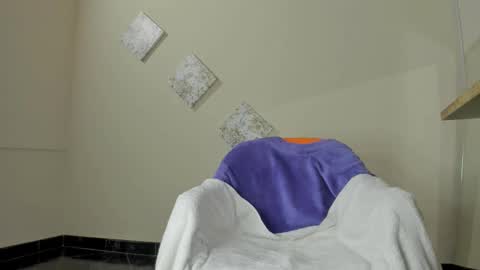 Snapshot of kimthompsonn chatting on November 25, 2025, 8:47 am Kim Thompson online show from November 25, 2025, 8:47 am