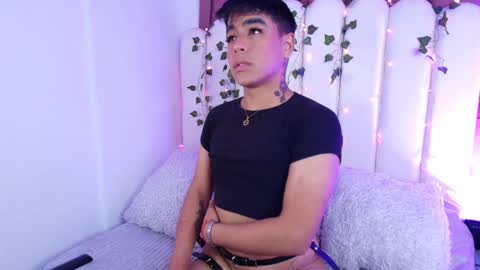 Snapshot of king_azahell chatting on December 27, 2024, 1:53 am king  help me reach 100 likes online show from December 27, 2024, 1:53 am