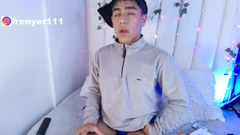 Snapshot of king_azahell chatting on January 8, 2025, 3:19 am king  help me reach 100 likes online show from January 8, 2025, 3:19 am