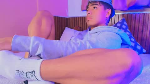 Snapshot of king_azahell chatting on October 2, 2025, 3:02 am king  help me reach 100 likes online show from October 2, 2025, 3:02 am