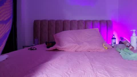 Bella online show from November 25, 2025, 3:06 am