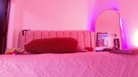 Bella online show from April 18, 2026, 3:10 am