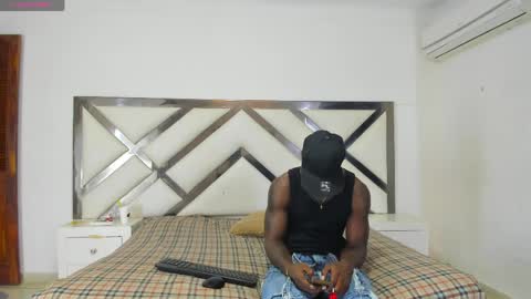 kingmaverickx online show from April 19, 2026, 2:33 am