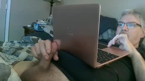 kingtongue10 online show from January 1, 2025, 4:50 pm