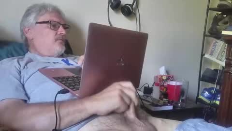 kingtongue10 online show from April 22, 2026, 9:16 pm