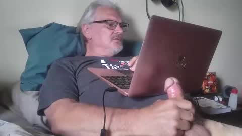 kingtongue10 online show from April 24, 2026, 9:50 pm