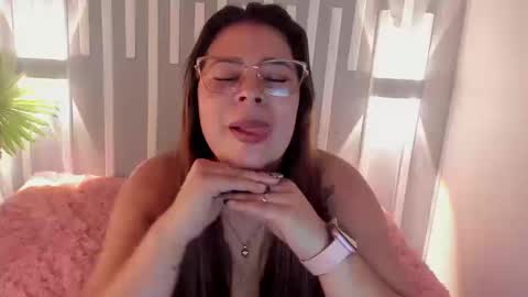 Snapshot of kinky_esmerald chatting on February 24, 2026, 3:43 pm online show from February 24, 2026, 3:43 pm