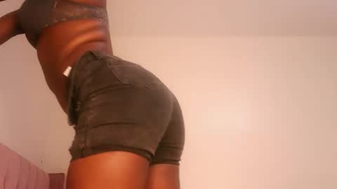 Lola online show from February 20, 2026, 1:57 am