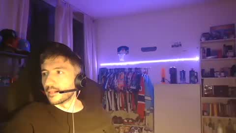 cachonlolo31 online show from April 19, 2026, 11:07 pm