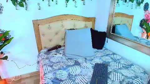Snapshot of kinkysweet__ chatting on July 14, 2026, 10:37 pm Isabella online show from July 14, 2026, 10:37 pm