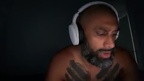 Snapshot of kinkyswitch1010 chatting on March 16, 2026, 1:33 am kinky black guy just letting it slide online show from March 16, 2026, 1:33 am